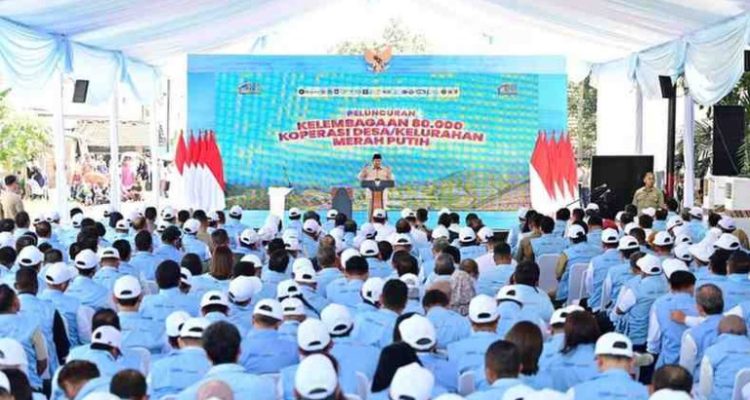 Presiden Prabowo Subianto meresmikan peluncuran kelembagaan 80.081 Koperasi Desa/Kelurahan Merah Putih (KDMP/KKMP) dalam sebuah acara yang digelar di Koperasi Desa Merah Putih Bentangan, Desa Bentangan, Kecamatan Wonosari, Kabupaten Klaten, pada Senin, 21 Juli 2025. Foto: BPMI Setpres/Muchlis Jr