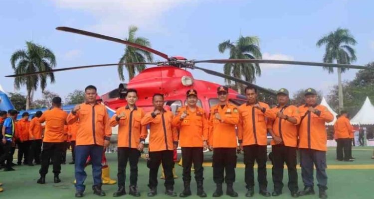 Wabup Muba Rohman saat menghadiri Apel Kesiapsiagaan Personel dan Peralatan Pengendalian Karhutla Provinsi Sumatera Selatan Tahun 2025 di Halaman Griya Agung, Palembang, Selasa (29/7/2025).