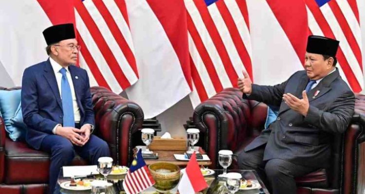 Presiden Republik Indonesia, Prabowo Subianto menggelar pertemuan tête-à-tête Perdana Menteri (PM) Malaysia, Dato’ Seri Anwar Ibrahim, di Istana Merdeka, Jakarta, pada Selasa, 29 Juli 2025. Foto: BPMI Setpres/Muchlis Jr