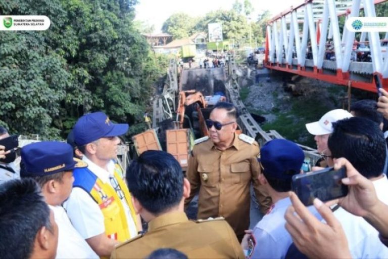 Wakil Gubernur (Wagub) Sumatera Selatan (Sumsel), H. Cik Ujang, bergerak cepat menyikapi ambruknya Jembatan Muara Lawai B yang menghubungkan Kabupaten Lahat dan Muara Enim.
