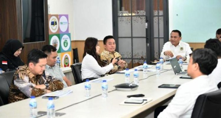 Ketua Dewan Perwakilan Rakyat Daerah (DPRD) Provinsi Sumatera Selatan (Sumsel), Andie Dinialdie, melakukan kunjungan kerja ke Direktorat Jenderal (Ditjen) Sumber Daya Air (SDA) Kementerian Pekerjaan Umum (Kemen PU) Republik Indonesia, pada hari Selasa, tanggal 8 Juli 2025.