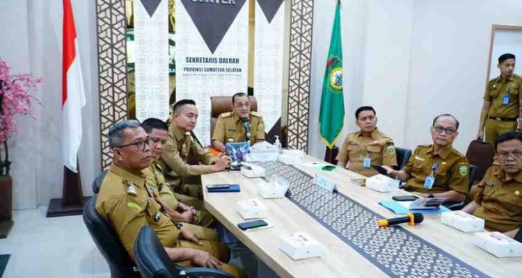 Kegiatan ini diselenggarakan oleh Badan Nasional Penanggulangan Bencana (BNPB) Republik Indonesia dan bertempat di Command Center BNPB, Senin (28/7/2025).