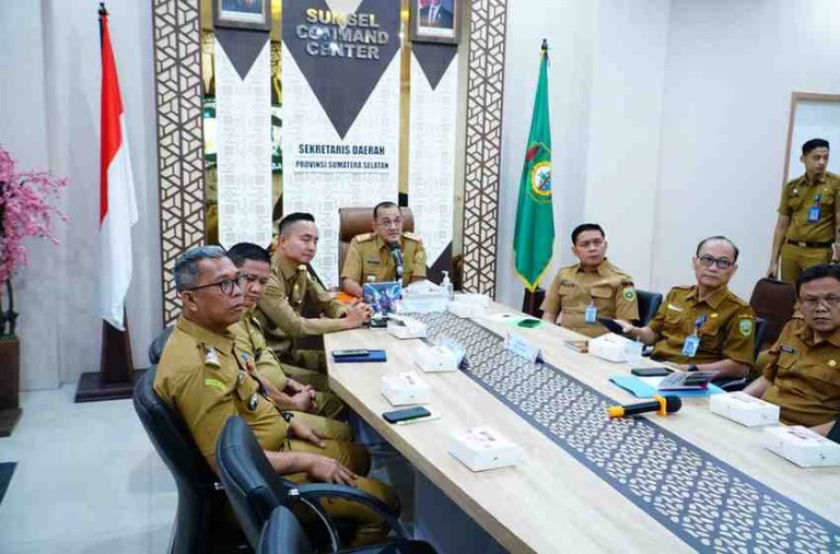 Kegiatan ini diselenggarakan oleh Badan Nasional Penanggulangan Bencana (BNPB) Republik Indonesia dan bertempat di Command Center BNPB, Senin (28/7/2025).