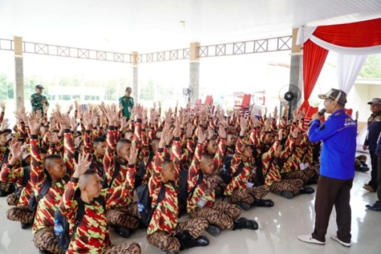 Semangat nasionalisme dan kebersamaan tampak menyala dalam diri ratusan pelajar dari enam kabupaten dan kota di Sumatera Selatan (Sumsel), yang mengikuti kegiatan retret Laskar Pandu Satria di Bumi Perkemahan Gandus, Palembang, pada hari Rabu, tanggal 3 Juli 2025.