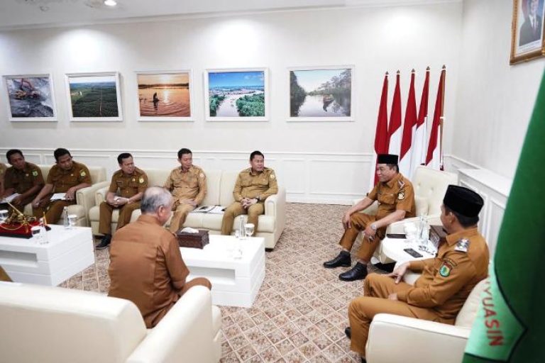 Bupati Kabupaten Musi Banyuasin (Muba), M. Toha, melakukan pergantian sejumlah Pelaksana Tugas (Plt.) Kepala Dinas dan Kepala Badan di lingkungan Pemerintah Kabupaten Muba.