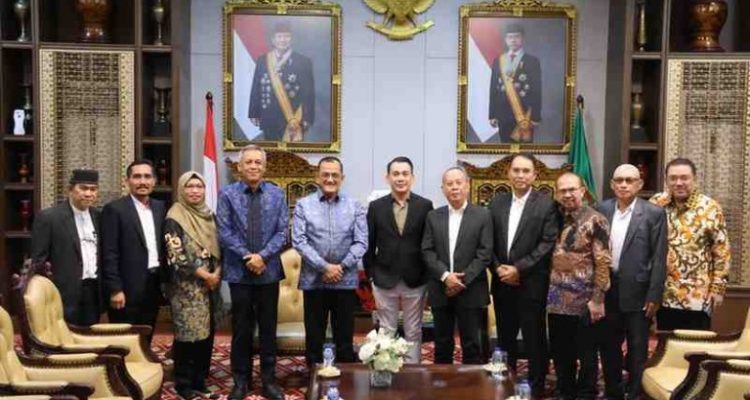 Sekda Edward Candra dalam sambutannya mengucapkan selamat kepada para pengurus IKAPERTA UNSRI yang baru dilantik.