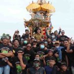 Ribuan umat Hindu dari berbagai daerah di Sumatera Selatan bahkan luar Sumatera Selatan antusias dan dengan hikmat mengikuti rangkaian acara Ngaben