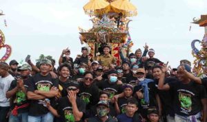 Ribuan umat Hindu dari berbagai daerah di Sumatera Selatan bahkan luar Sumatera Selatan antusias dan dengan hikmat mengikuti rangkaian acara Ngaben