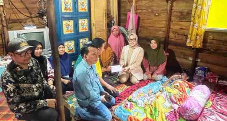 Hj. Eva Susanti, kembali menunjukkan komitmennya dalam memperjuangkan kesejahteraan masyarakat melalui aksi nyata di lapangan.