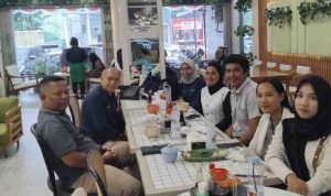 Pertemuan silaturahmi antara jajaran PJS Sumsel dan perwakilan PT Bukit Asam Tbk berlangsung hangat di Pempek Beringin, Jalan Radial, Palembang, pada Rabu (20/8/2025).