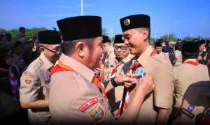 Bupati Ogan Komering Ilir, H. Muchendi meraih tanda penghargaan lencana Lencana Panca Warsa III Gerakan Pramuka.