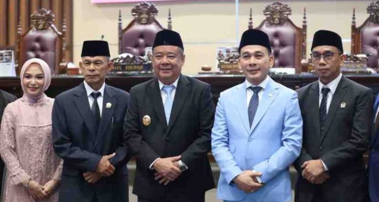 H. Cik Ujang, menghadiri Rapat Paripurna XIX DPRD Provinsi dengan agenda pengucapan sumpah janji anggota DPRD Sumsel masa jabatan 2024-2029. Acara ini berlangsung di Ruang Rapat Paripurna DPRD Sumsel pada Rabu (20/08/2025).
