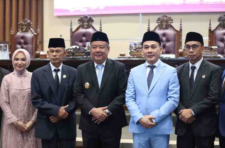 H. Cik Ujang, menghadiri Rapat Paripurna XIX DPRD Provinsi dengan agenda pengucapan sumpah janji anggota DPRD Sumsel masa jabatan 2024-2029. Acara ini berlangsung di Ruang Rapat Paripurna DPRD Sumsel pada Rabu (20/08/2025).