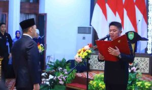 H. Herman Deru, secara resmi mengukuhkan dr. Arios Saplis sebagai Kepala Perwakilan Badan Kependudukan dan Keluarga Berencana Nasional (BKKBN) Provinsi Sumsel. Pengukuhan ini dilaksanakan di Griya Agung Palembang pada Selasa (5/07/2025).