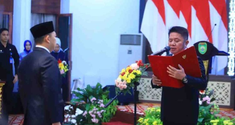 H. Herman Deru, secara resmi mengukuhkan dr. Arios Saplis sebagai Kepala Perwakilan Badan Kependudukan dan Keluarga Berencana Nasional (BKKBN) Provinsi Sumsel. Pengukuhan ini dilaksanakan di Griya Agung Palembang pada Selasa (5/07/2025).