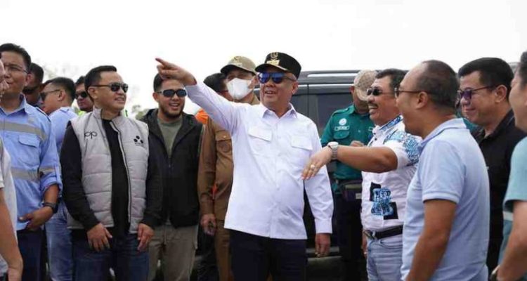 Wakil Gubernur Sumatera Selatan (Sumsel) H. Cik Ujang didampingi Bupati Muara Enim, Edison melakukan peninjauan jalan khusus pertambangan di Wilayah Sumsel, Senin (11/08/2025).