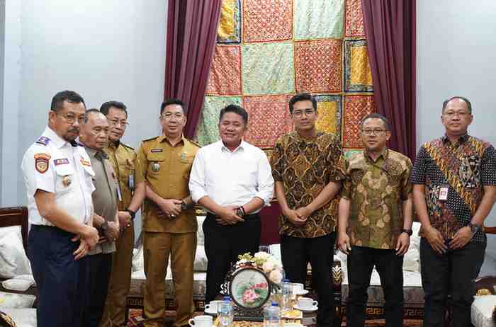 H. Herman Deru menerima kunjungan Senior Vice President PT Medco di Griya Agung Palembang. Senin 25/8/2025.