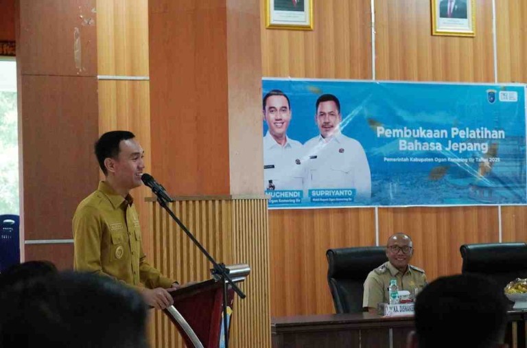 Pelatihan ini, lanjutnya, bukan sekadar belajar bahasa, namun membuka gerbang menuju masa depan yang lebih cerah," ujar Muchendi dalam sambutannya, (05/8/25) di ruanga rapat Bende Seguguk II Pemkab OKI.