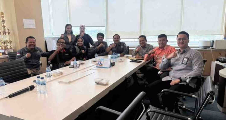 Pertemuan silaturahmi antara jajaran pengurus DPD PJS Sumsel dengan manajemen Bank Sumsel Babel yang digelar pada Kamis, 7 Agustus 2025, di Ruang Rapat Lantai IV Kantor Pusat Bank Sumsel Babel, Jakabaring, Palembang.