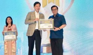 Penghargaan Top Brand Award 2025 diterima secara langsung oleh Pimpinan BAZNAS RI Bidang Pengumpulan, H. Rizaludin Kurniawan, M.Si., CFRM. di Jimbaran, Bali, Selasa malam (12/8/2025).