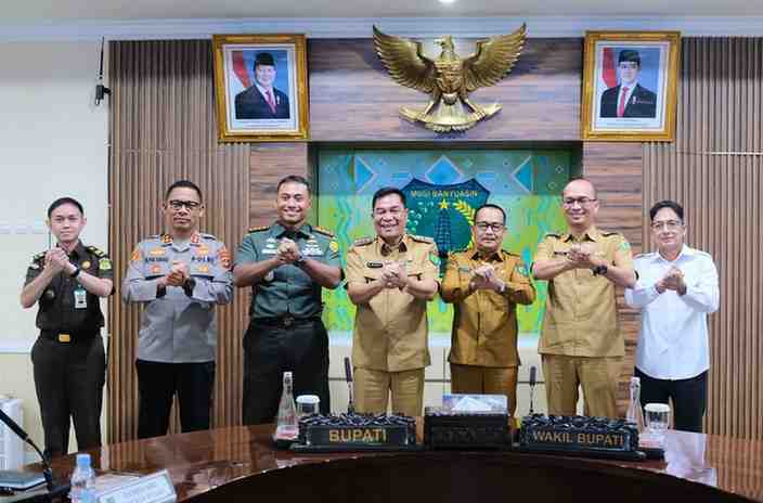 Pasca diterbitkannya Peraturan Menteri (Permen) ESDM Nomor 14 Tahun 2025 tentang legalitas pengeboran sumur minyak rakyat, Bupati Muba HM Toha gerak cepat menindaklanjuti Permen tersebut.