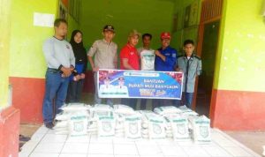 Pemerintah Kabupaten Musi Banyuasin (Pemkab Muba) menyalurkan bantuan pangan bagi warga yang terdampak angin puting beliung di Desa Mekar Jaya, Kecamatan Jirak Jaya, Sabtu (23/8/2025).