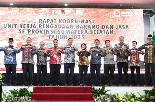H. Cik Ujang secara resmi membuka Rapat Koordinasi Unit Kerja Pengadaan Barang dan Jasa (UKPBJ) se-Provinsi Sumatera Selatan Tahun 2025 yang berlangsung di Ballroom Hotel Swarna Dwipa, Kamis (21/8/2025).