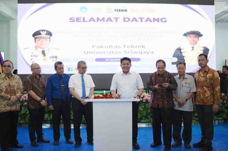 H. Herman Deru menghadiri dan meresmikan Gedung Laboratorium Material, Structure dan Construction Laboratory (MSCL) dan Computer Base Enginering Design dan Analysis Centre (CBEDA)