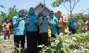 Lidyawati Cik Ujang mengajak masyarakat Kabupaten Penukal Abab Lematang Ilir (PALI) untuk lebih memanfaatkan potensi lokal demi terwujudnya kemandirian pangan keluarga.