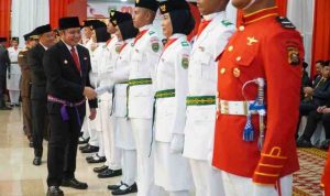 Gubernur Sumatera Selatan H. Herman Deru didampingi Wakil Gubernur H. Cik Ujang secara resmi mengukuhkan Pasukan Pengibar Bendera Pusaka (Paskibraka) Provinsi Sumatera Selatan Tahun 2025, Rabu (13/8/2025) malam, di Griya Agung Palembang.