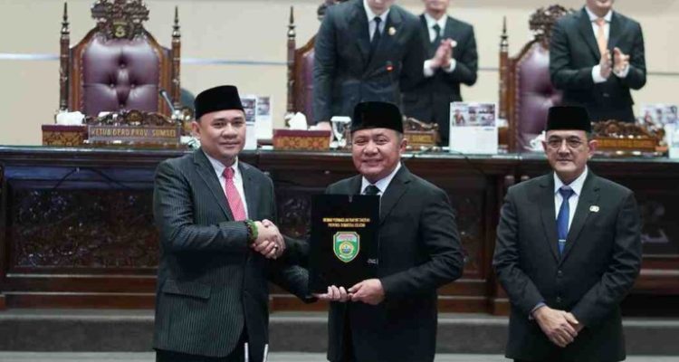 Gubernur Sumatera Selatan, H. Herman Deru, menghadiri Rapat Paripurna XVIII DPRD Provinsi Sumatera Selatan yang digelar pada Rabu (6/8).