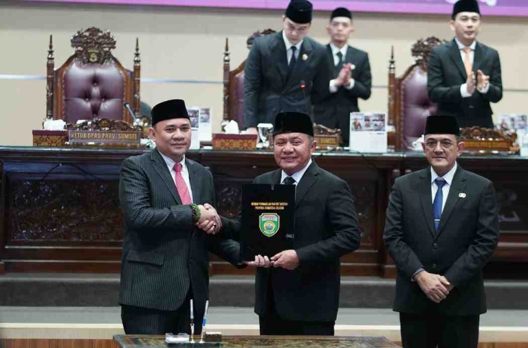 Gubernur Sumatera Selatan, H. Herman Deru, menghadiri Rapat Paripurna XVIII DPRD Provinsi Sumatera Selatan yang digelar pada Rabu (6/8).