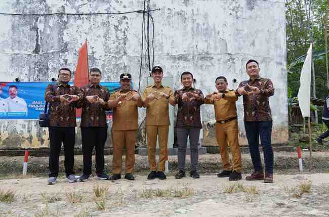 Pemerintah Kabupaten Ogan Komering Ilir (Pemkab OKI) bersama PT Telkomsel Network and Productivity Sumbagsel dan PT PLN (Persero) bersinergi menghadirkan akses internet dan listrik merata hingga ke pelosok desa.