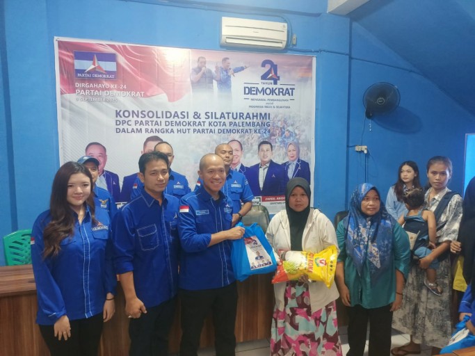 Dewan Pimpinan Cabang (DPC) Partai Demokrat Kota Palembang memperingati Hari Ulang Tahun (HUT) ke-24 Partai Demokrat sekaligus ulang tahun pendirinya, Susilo Bambang Yudhoyono (SBY) yang ke-76, secara sederhana.