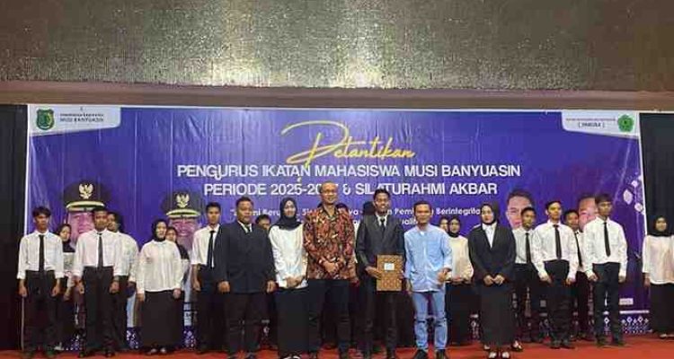 Ikatan Mahasiswa Musi Banyuasin (IMMUBA) resmi mengukuhkan kepengurusan baru periode 2025-2027 dalam sebuah acara akbar yang sarat makna di Grand Atyasa Convention Center, Sabtu (30/8/2025).
