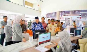 H M Toha Tohet SH melakukan kunjungan ke sejumlah perangkat daerah yang memberikan layanan langsung kepada masyarakat, Kamis (4/9/2025).