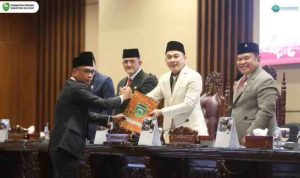 Rapat Paripurna ke-XVII dengan agenda membahas pandangan umum fraksi-fraksi terhadap tiga Rancangan Peraturan Daerah (RAPERDA) Provinsi Sumsel,Jum'at (11/07/25).