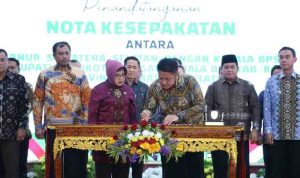 H. Herman Deru dengan Kepala BPS RI Amalia Adininggar Widyasanti dan juga antara Bupati/Walikota dengan Kepala BPS Kabupaten/Kota se Provinsi Sumatera Selatan. Acara berlangsung di Griya Agung Palembang, Jumat (12/9/2025)
