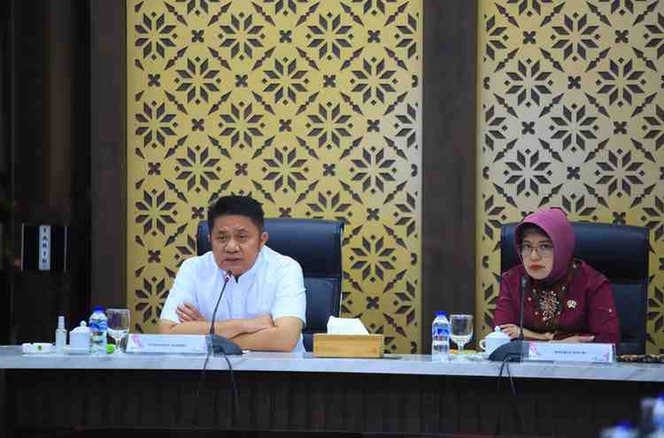 H. Herman Deru menerima kunjungan kerja Kepala Badan Pusat Statistik (BPS) RI, Amalia Adininggar Widyasanti ST., M.Si., M.Eng., Ph.D., di Griya Agung Palembang, Jumat (12/9).