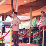 H. Herman Deru, memimpin Apel Besar Peringatan Hari Pramuka ke-64 di Bumi Perkemahan Gandus Palembang, Kamis (28/08/2025).