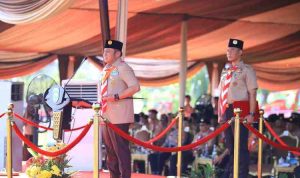 H. Herman Deru, memimpin Apel Besar Peringatan Hari Pramuka ke-64 di Bumi Perkemahan Gandus Palembang, Kamis (28/08/2025).