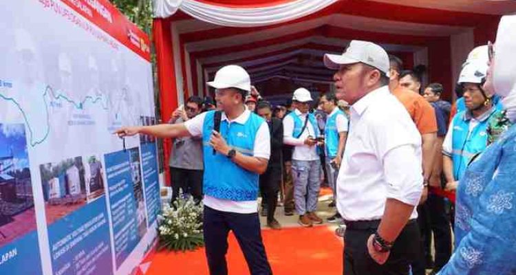 H. Herman Deru meresmikan penggunaan Automatic Voltage Regulator (AVR) 10 MVA di Desa Siju, Kecamatan Rambutan, Kabupaten Banyuasin, Kamis (28/08/2025).