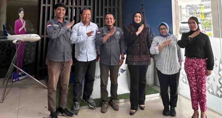 Dalam agenda safari audiensi yang digelar Kamis (23/10/2025), pengurus PJS Sumsel melakukan kunjungan silaturahmi ke Garuda Indonesia Branch Office Palembang, di Jalan Kapten A. Rivai No. 35.