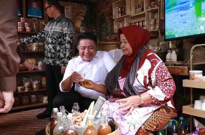 H. Herman Deru secara resmi membuka Festival Rempah Tahun 2025 yang diselenggarakan oleh Tim Penggerak PKK Provinsi Sumatera Selatan. Acara ini berlangsung selama tiga hari, mulai 24 hingga 26 Oktober 2025