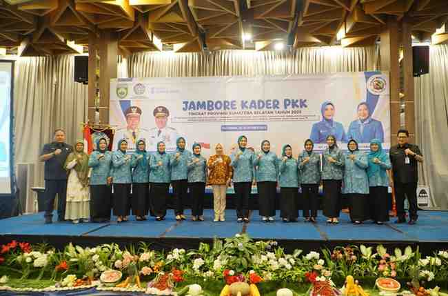 Feby Deru, secara resmi membuka Jambore Kader PKK Tingkat Provinsi Sumatera Selatan Tahun 2025 yang berlangsung di Hotel Aston Palembang, Kamis (23/10). Feby Deru, secara resmi membuka Jambore Kader PKK Tingkat Provinsi Sumatera Selatan Tahun 2025 yang berlangsung di Hotel Aston Palembang, Kamis (23/10).