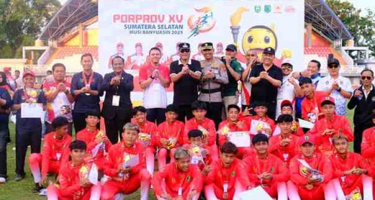 Laga final cabang olahraga (cabor) sepak bola di ajang PORPROV XV Sumsel, Kamis (30/10/2025) petang di Stadion Serasan Sekate Sekayu berlangsung seru.