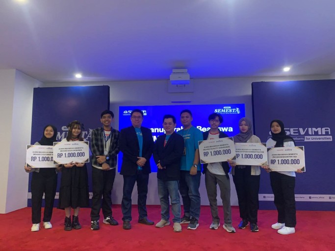 Enam siswa terbaik dari berbagai daerah di Indonesia, meraih Beasiswa Semesta Selama tahun 2025. (MUSINEWS.ID/HAIRUDDIN) Enam siswa terbaik dari berbagai daerah di Indonesia, meraih Beasiswa Semesta Selama tahun 2025. (MUSINEWS.ID/HAIRUDDIN)