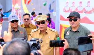 Bupati Kabupaten Musi Banyuasin, M. Toha, memberikan keterangan kepada wartawan, setelah menyaksikan pertandingan di cabang olahraga pada Pekan Olahraga Provinsi Sumatera Selatan Tahun 2025 di Sekayu. (MUSINEWS.ID/TRI)