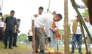 Semarak peringatan Hari Ulang Tahun (HUT) ke-80 Kabupaten Ogan Komering Ilir (OKI) tahun ini tidak hanya diisi dengan kemeriahan acara, tetapi juga kepedulian terhadap lingkungan.