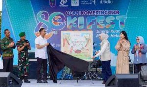 unda Literasi Kabupaten Ogan Komering Ilir (OKI), Hj. Ike Muchendi, secara resmi meluncurkan buku edukasi berjudul "Yuk Gotong Royong" dalam rangkaian Festival Literasi OKI 2025 yang berlangsung meriah.